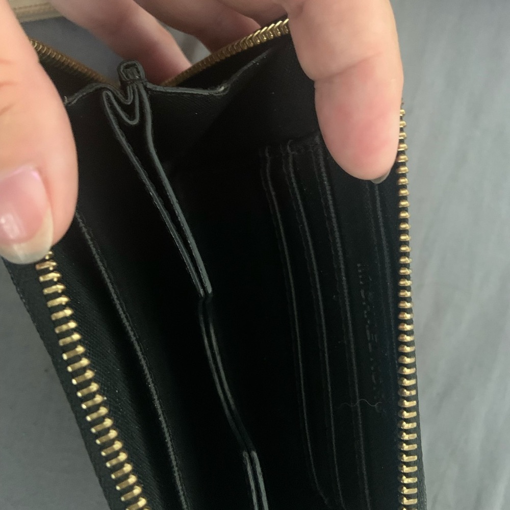 Michael Kors wallet - Picture 2 of 2